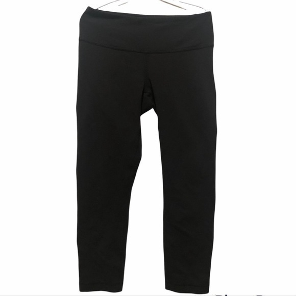 lululemon athletica Pants - Lululemon  Athletica cropped leggings  size 4 buttery soft